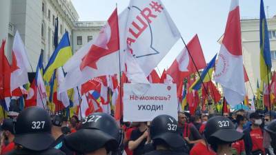 Украинские неонацисты продолжают нападения на сторонников Шария