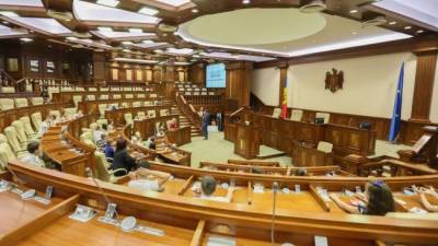 Молдавская оппозиция бойкотирует работу парламента