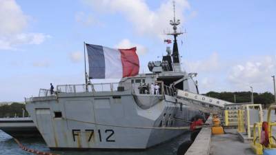 Франция временно отказалась от участия в операции НАТО в Средиземном море