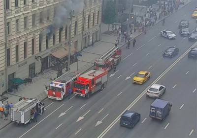 Движение по Тверской улице в центре Москвы ограничено из-за пожара