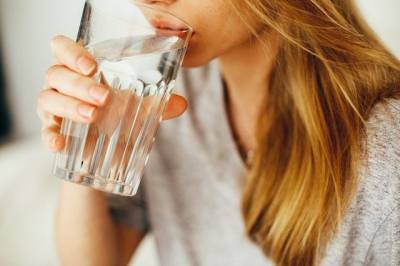 Медики предупредили об опасности употребления больших объемов воды
