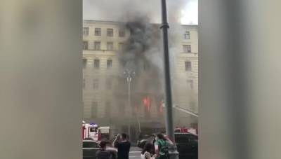 В Москве на Тверской улице горит дом, построенный в 19 веке