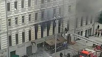 В жилом доме на Тверской улице в Москве произошел пожар.