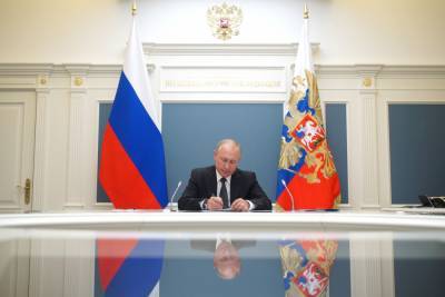 Путин заявил, что современная Россия находится в стадии становления