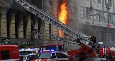 Площадь пожара в доме в центре Москвы выросла до 300 кв метров