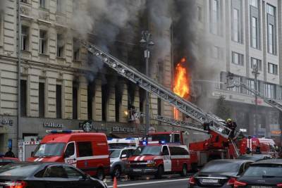 Причиной пожара в центре Москвы могли стать нарушения при ремонтных работах – СМИ