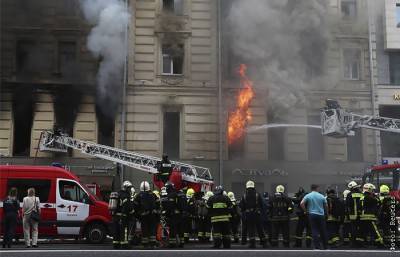 В центре Москвы загорелось шестиэтажное здание
