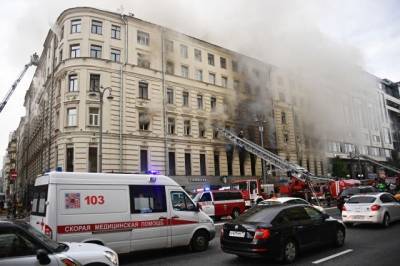 Пожар в доме в центре Москвы распространился на 300 квадратных метров