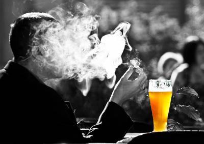 Власти Австрии запретили курение в барах и ресторанах