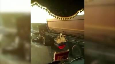 Видео: В Крыму на трассе Таврида самосвал протаранил грузовик