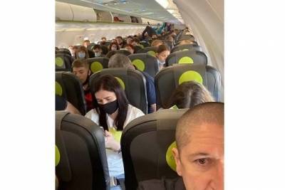 Экс-депутат гордумы Читы Щебеньков показал, как соблюдают карантинные меры в самолётах
