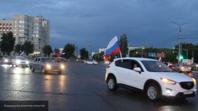 Десятки молодых людей устроили автопробеги по России в поддержку поправок к Конституции РФ