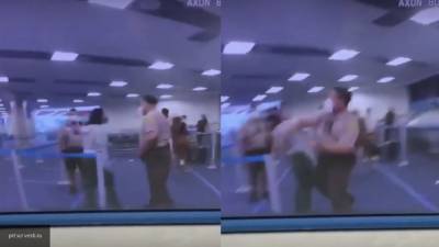Полицейский избил темнокожую женщину в аэропорту США