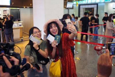 В тайваньском аэропорту запустили фейковые рейсы: пассажиры регистрируются, проходят контроле, но никуда не летят