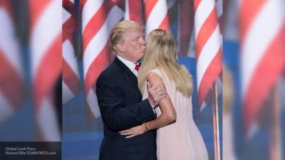 СМИ: Трамп позволяет себе хватать старшую дочь за бедра и отпускать интимные намеки