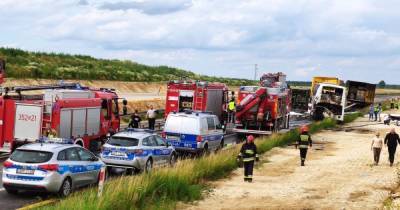 В Польше автобус с украинцами столкнулся с двумя грузовиками: 16 человек травмированы