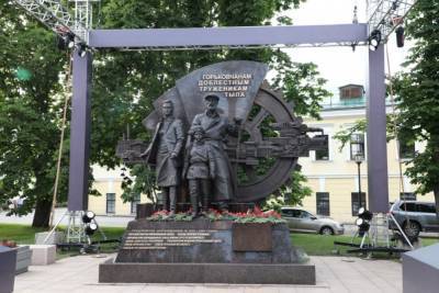 Памятник «Горьковчанам - доблестным труженикам тыла» появился в нижегородском Кремле