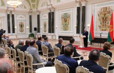 Лукашенко вручил госнаграды: о лучших профессионалах страны – подробности торжества
