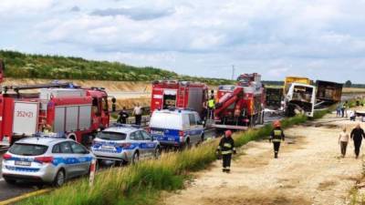В Польше автобус с украинцами столкнулся с двумя грузовиками: пострадали 32 человека, 6 - в тяжелом состоянии