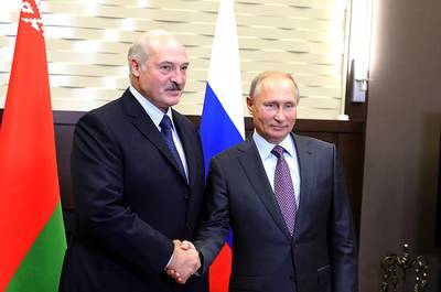 Лукашенко поздравил Путина с одобрением россиянами поправок в Конституцию