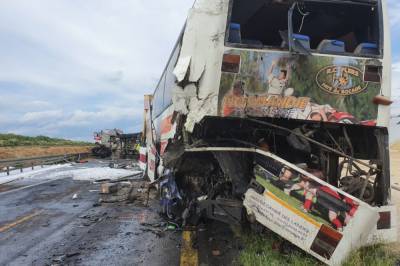 В Польше автобус с украинцами столкнулся с двумя грузовиками: фото