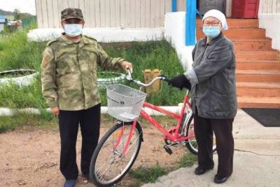В Бурятии социальным работникам, таскающим тяжелые сумки, покупают велосипеды