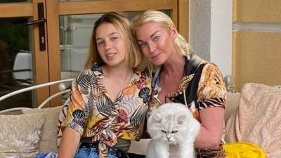 «Стала такой взрослой!» — Волочкова счастлива возвращению дочери домой