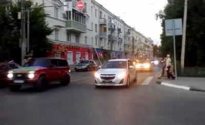 В Воронеже автоколонна с азербайджанскими флагами мешала движению машин