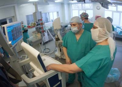 Больницы, вернувшиеся к плановой работе, провели семь тысяч операций