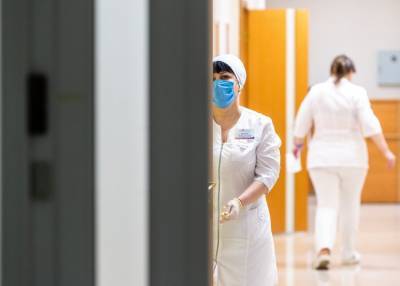 ПЦР-тестирование в московских поликлиниках проводят более 400 медсестер
