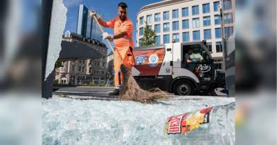 Антиковидная вечеринка во Франкфурте: полицию забросали градом стеклянных бутылок (фото)