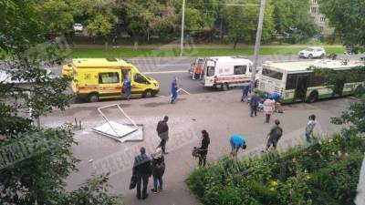 Видео с места аварии с пассажирским автобусом на юго-востоке Москвы