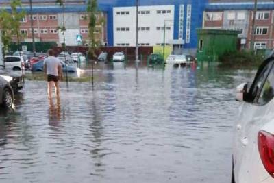 После дождя в Казани затопило улицы и дома