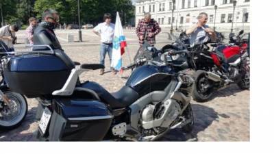 Александр Дрозденко доехал до Выборгского замка на мотоцикле