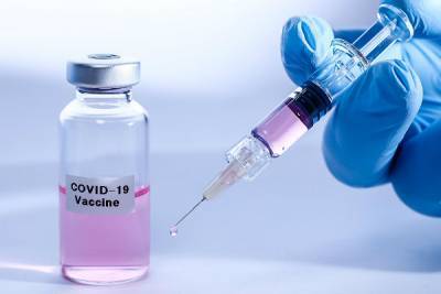 Российская элита получила вакцину от COVID-19 в апреле – Bloomberg
