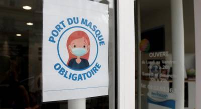 Во Франции за отсутствие маски в общественных местах будут штрафовать на 135 евро