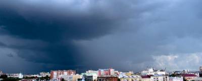 Шквалистый ветер и дождь: омичей предупредили о надвигающейся непогоде