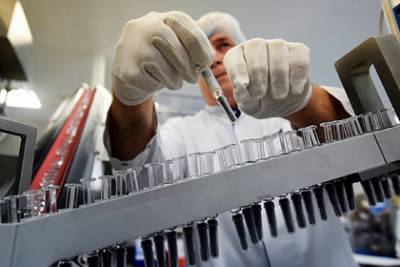 Bloomberg узнал о доступе российской элиты к вакцине от коронавируса c апреля