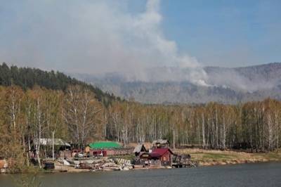 Горное село в Челябинской области накрыло дымом от горящего заповедника в Башкирии