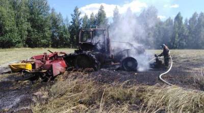 Трактор сгорел в поле Буда-Кошелевского района