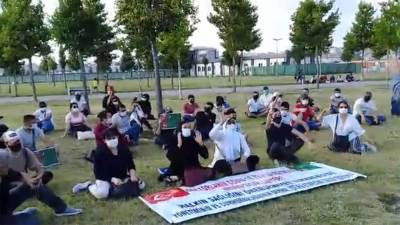 Выйдя из полицейского участка в Стамбуле, граждане Туркменистана все же провели акцию протеста (видео)