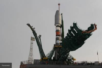 Российские специалисты готовят "Союз-2.1а" к запуску с Байконура к МКС