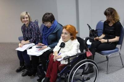 «Очень дорогие люди мы»: как жительница Новосибирска с атрофией мышц помогает тяжелобольным людям