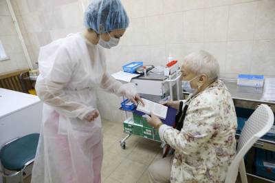 Более 400 медсестер в Москве проводят бесплатные ПЦР-тесты на коронавирус