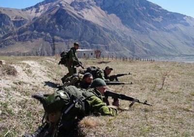 В горах Дагестана 700 морпехов отработали задачи по ликвидации НВФ