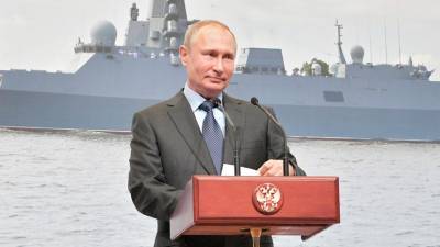 Путин участвует в церемонии закладки кораблей для ВМФ на заводе в Керчи