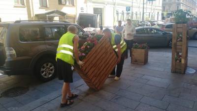 Летние кафе Петербурга лишили 90 столиков за нарушения