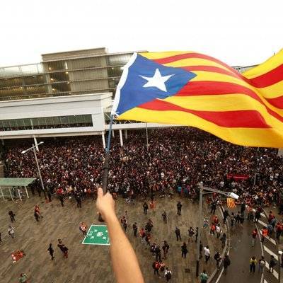 Сторонники независимости Каталонии устроили акцию протеста против визита в регион короля Испании Филиппа VI
