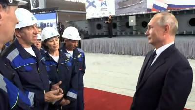 Путин принял участие в закладке новых десантных кораблей в Керчи