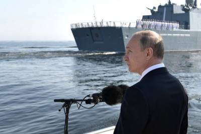 Путин: Россия продолжит строить корабли с новейшими вооружениями